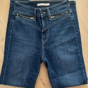 Levi’s 721 High Rise Skinny Ankle